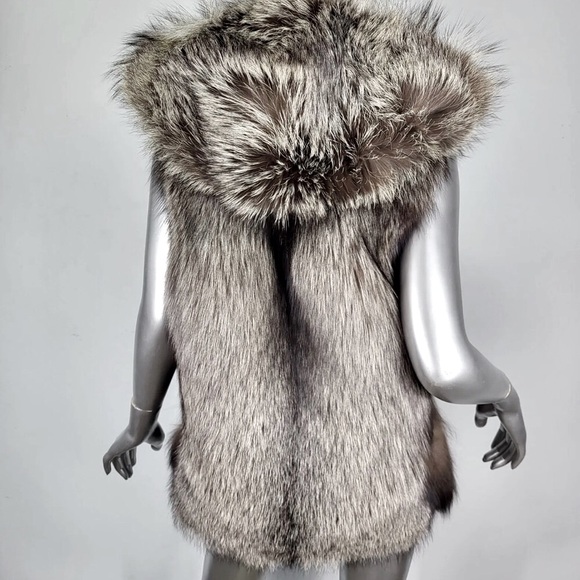 LAFURIA Silver Fox hooded vest. Size M (8-10) - Picture 11 of 14